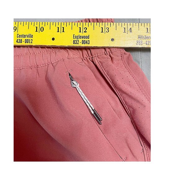 Vuori Athletic Shorts Size Medium Three Zippered Pockets EUC No Flaws - Picture 6 of 7